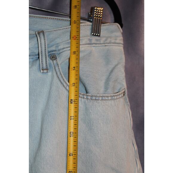 Levis Baggy Shorts Light Wash Raw Seam Size 8 - Picture 4 of 7